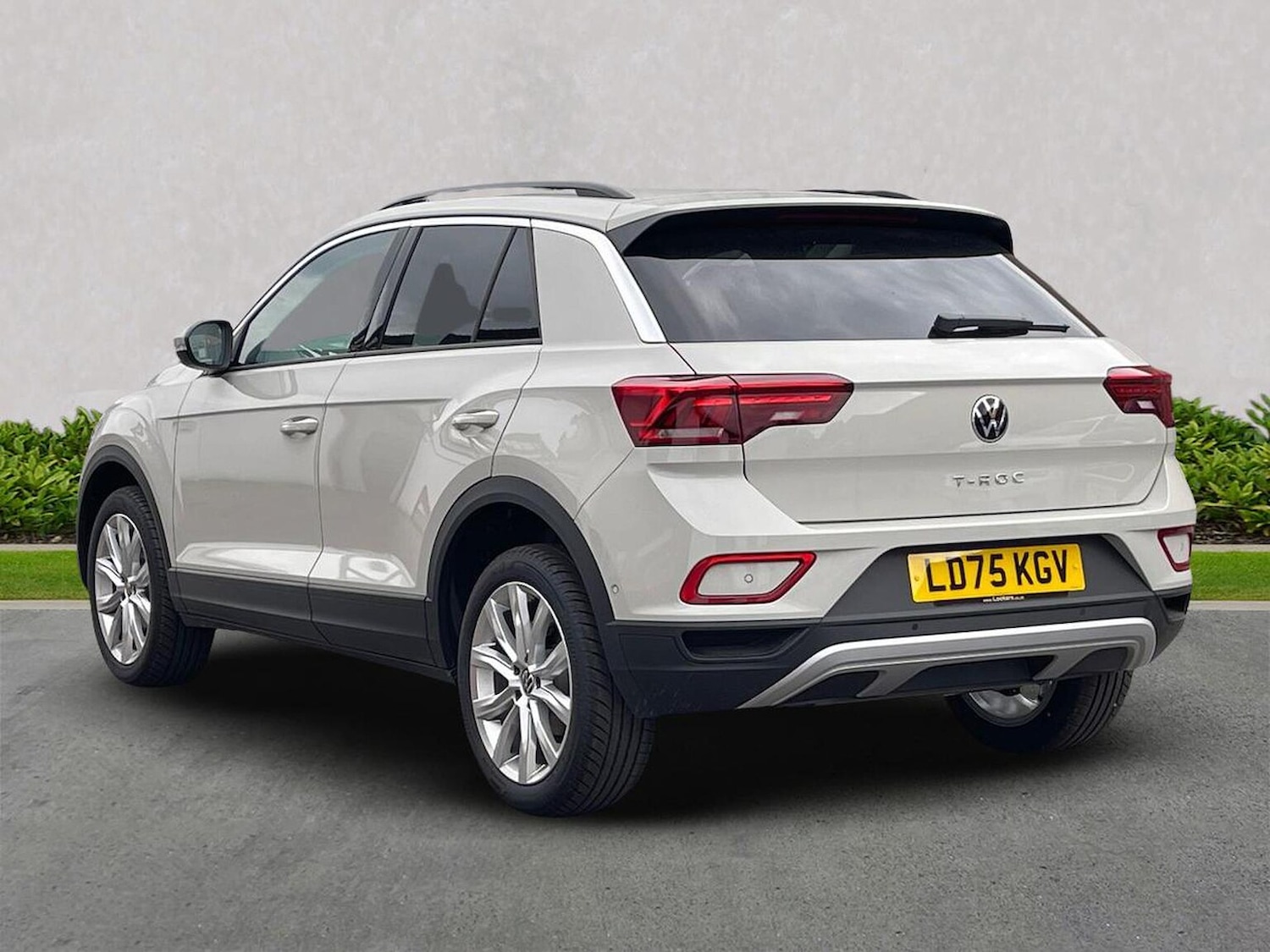 Used Volkswagen T-Roc 2025 for sale - 76027525: Photo 2