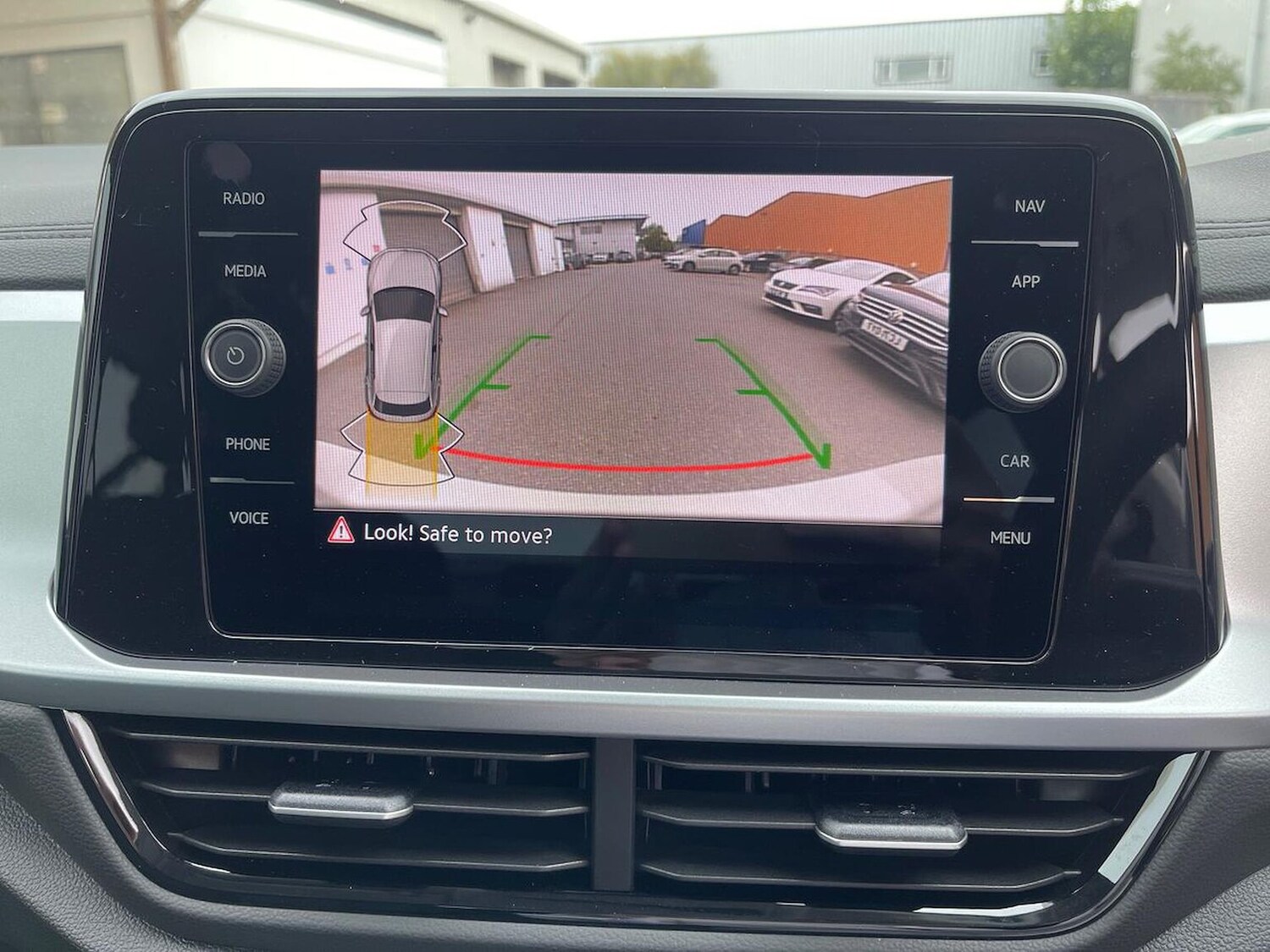 Used Volkswagen T-Roc 2025 for sale - 76027525: Photo 23