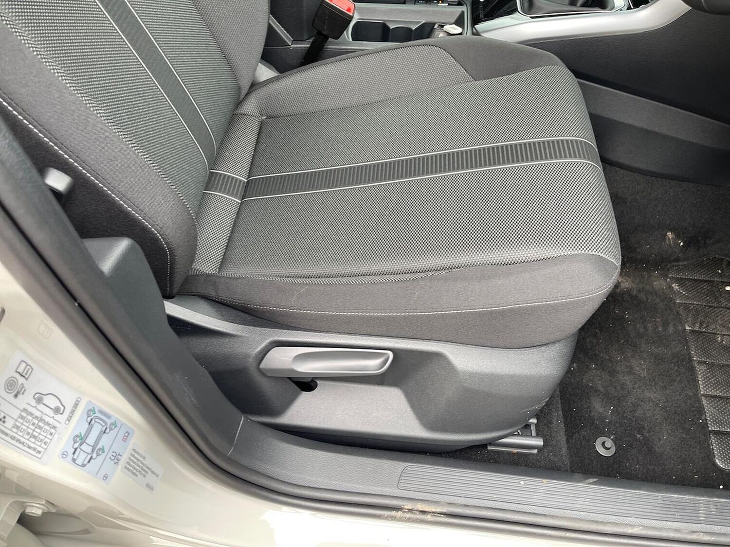 Used Volkswagen T-Roc 2025 for sale - 76027525: Photo 28