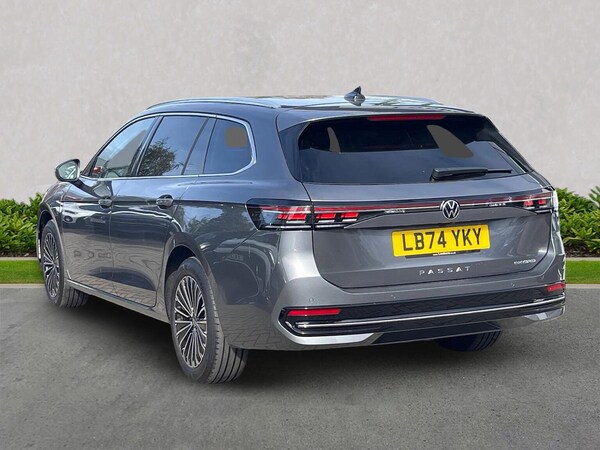 Used Volkswagen Passat 2024 for sale - 76194450: Photo 2