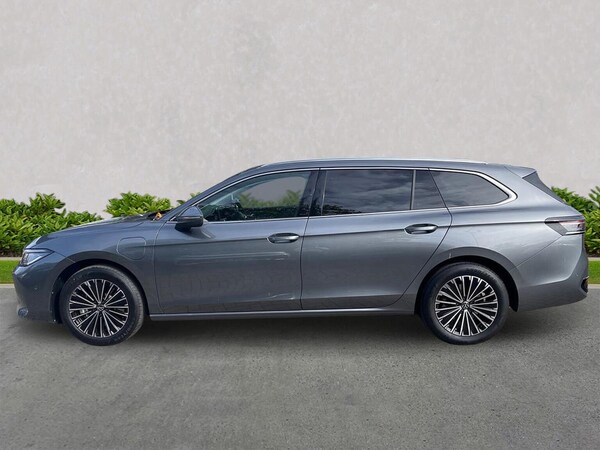Used Volkswagen Passat 2024 for sale - 76194450: Photo 3