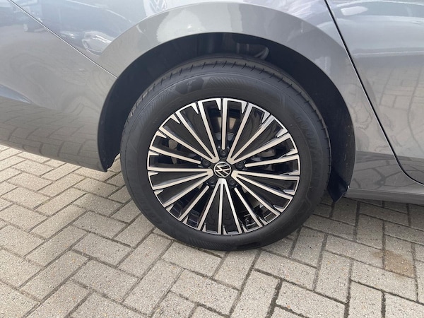 Used Volkswagen Passat 2024 for sale - 76194450: Photo 6