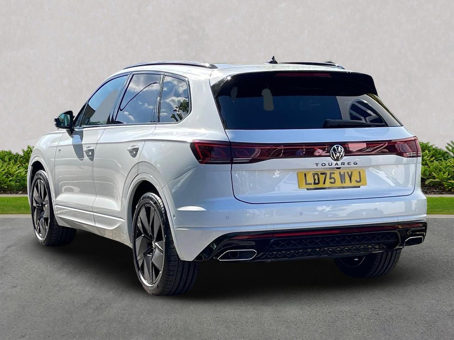 Used Volkswagen Touareg 2025 for sale - 77487748: Photo 2