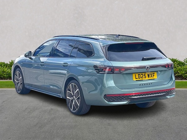 Used Volkswagen Passat 2025 for sale - 75511775: Photo 2