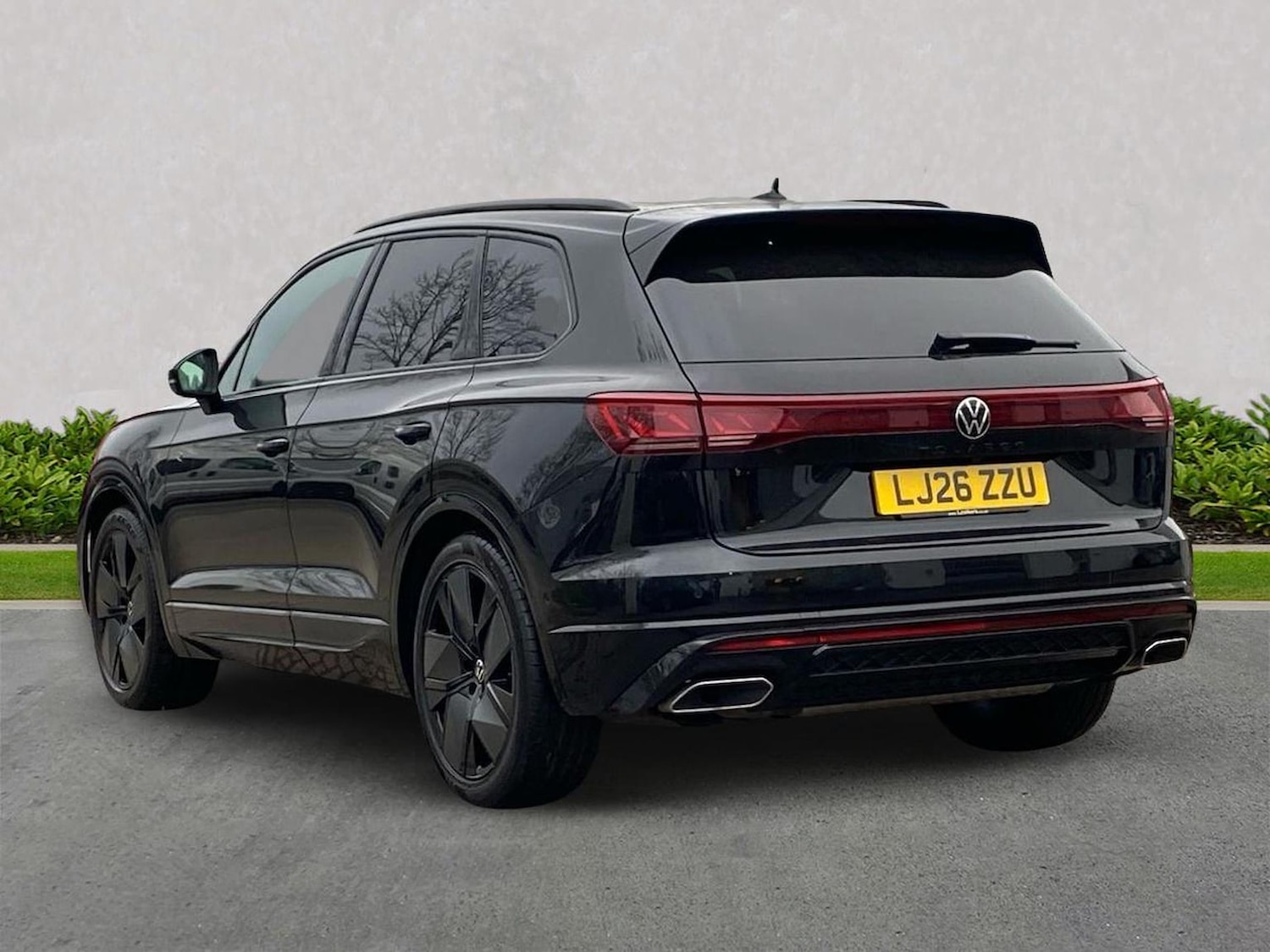 Used Volkswagen Touareg 2026 for sale - 78194145: Photo 2