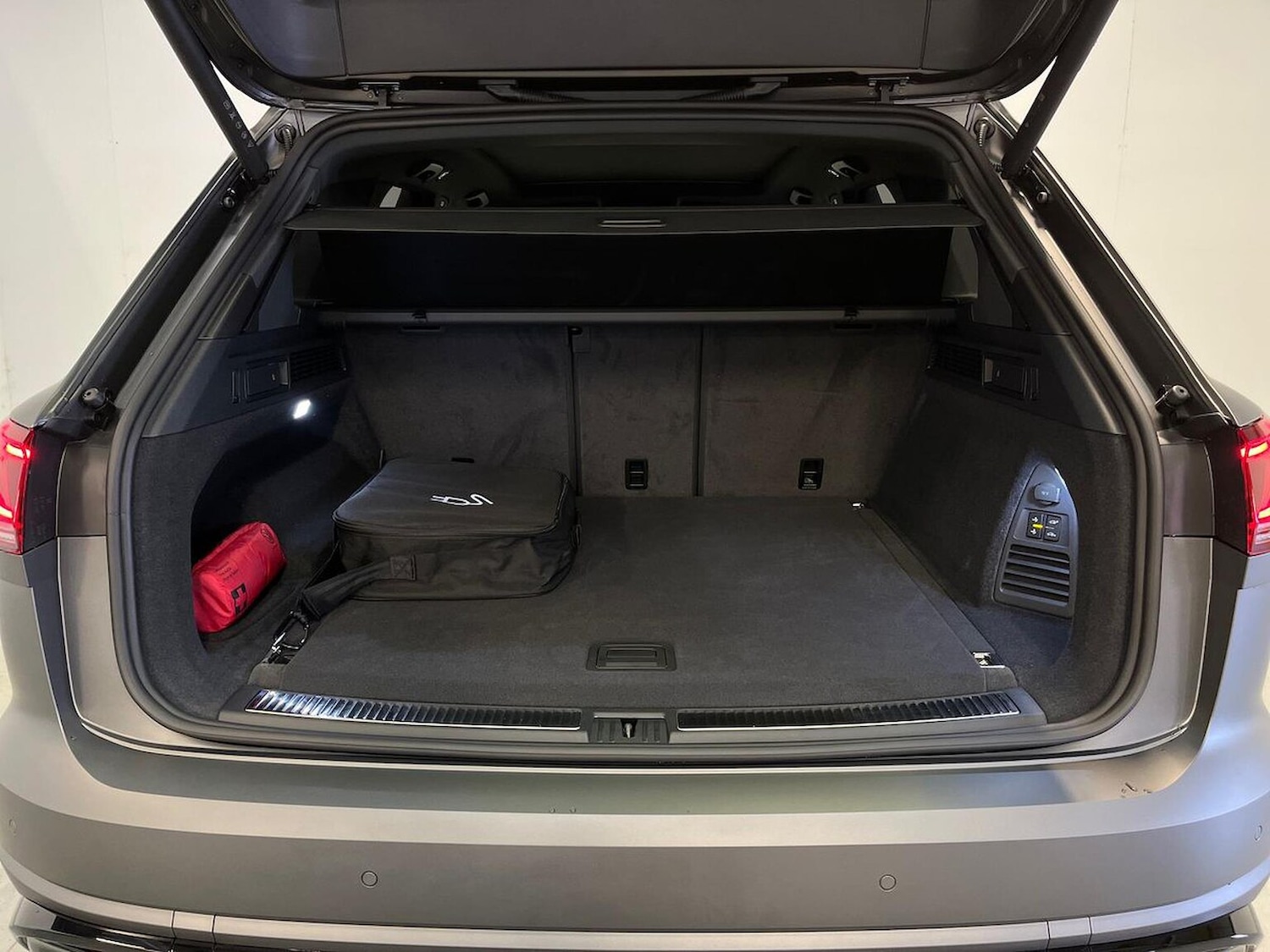 Used Volkswagen Touareg 2025 for sale - 76268367: Photo 17