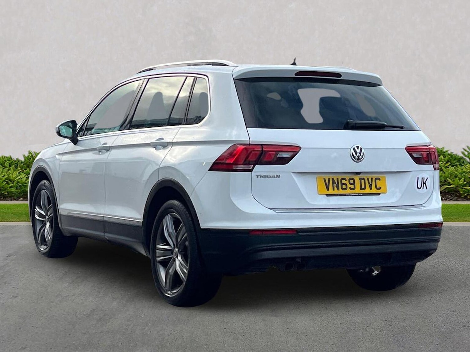 Used Volkswagen Tiguan 2019 for sale - 76846098: Photo 2