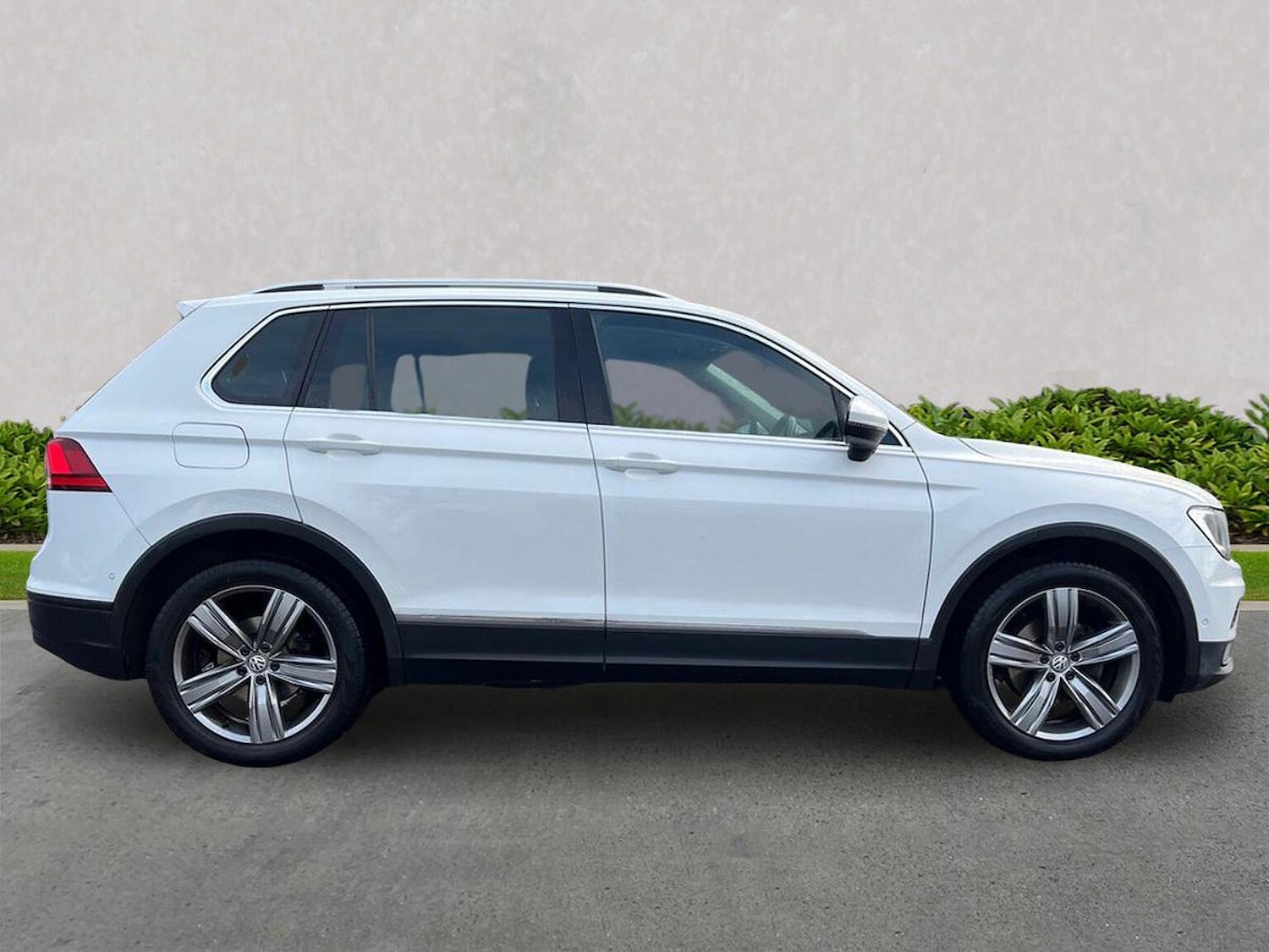 Used Volkswagen Tiguan 2019 for sale - 76846098: Photo 3