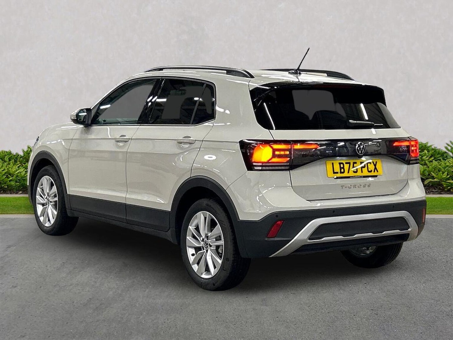 Used Volkswagen T-Cross 2025 for sale - 76837140: Photo 2