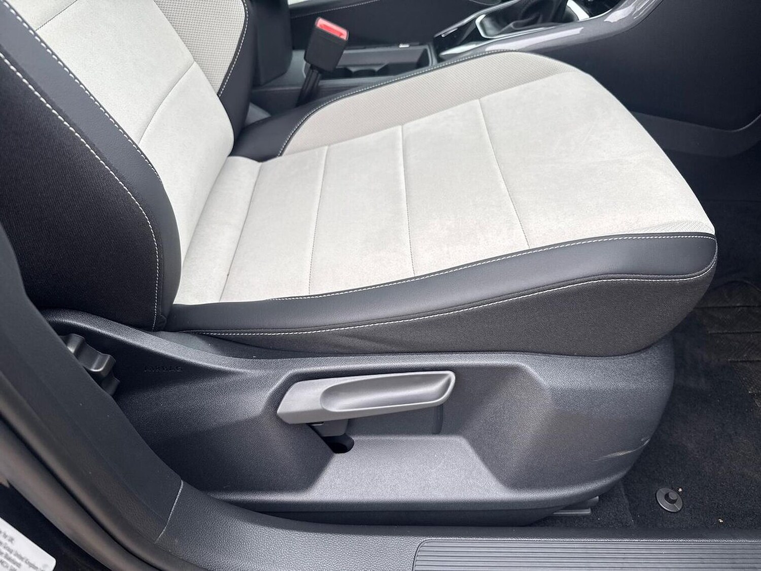 Used Volkswagen T-Roc 2025 for sale - 76263247: Photo 24