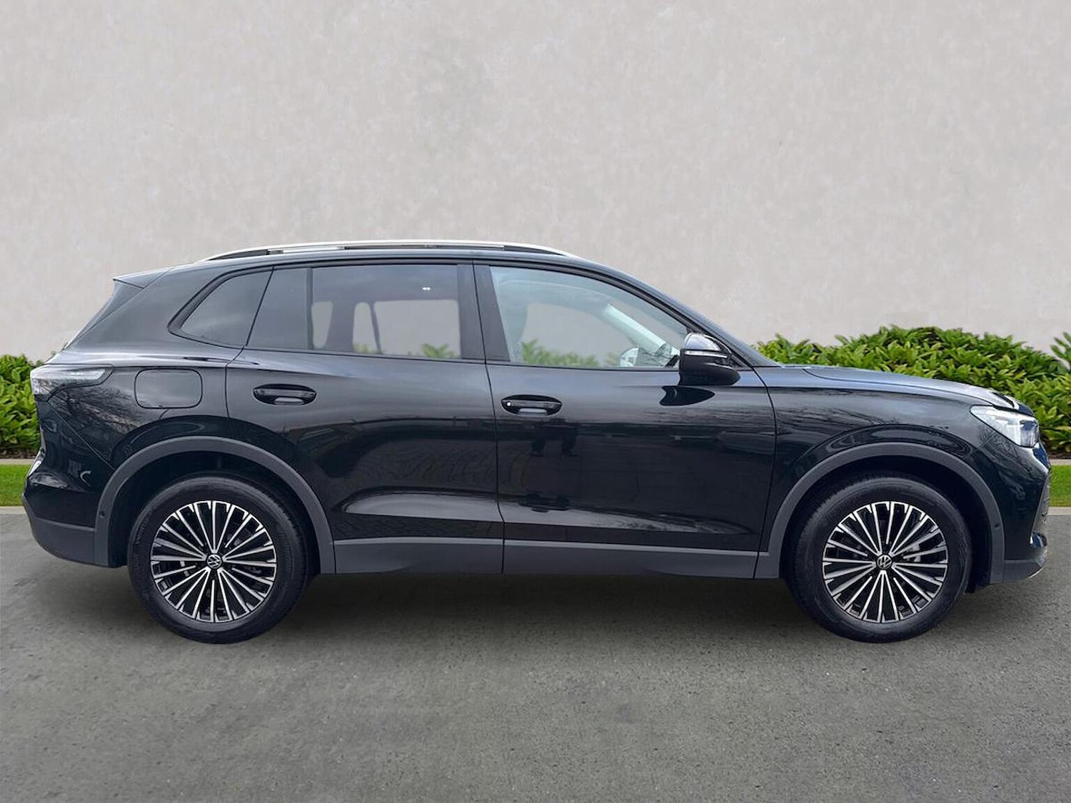 Used Volkswagen Tiguan 2025 for sale - 77528836: Photo 3