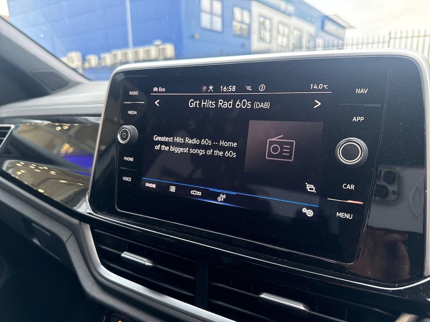 Used Volkswagen T-Roc 2023 for sale - 76287313: Photo 11