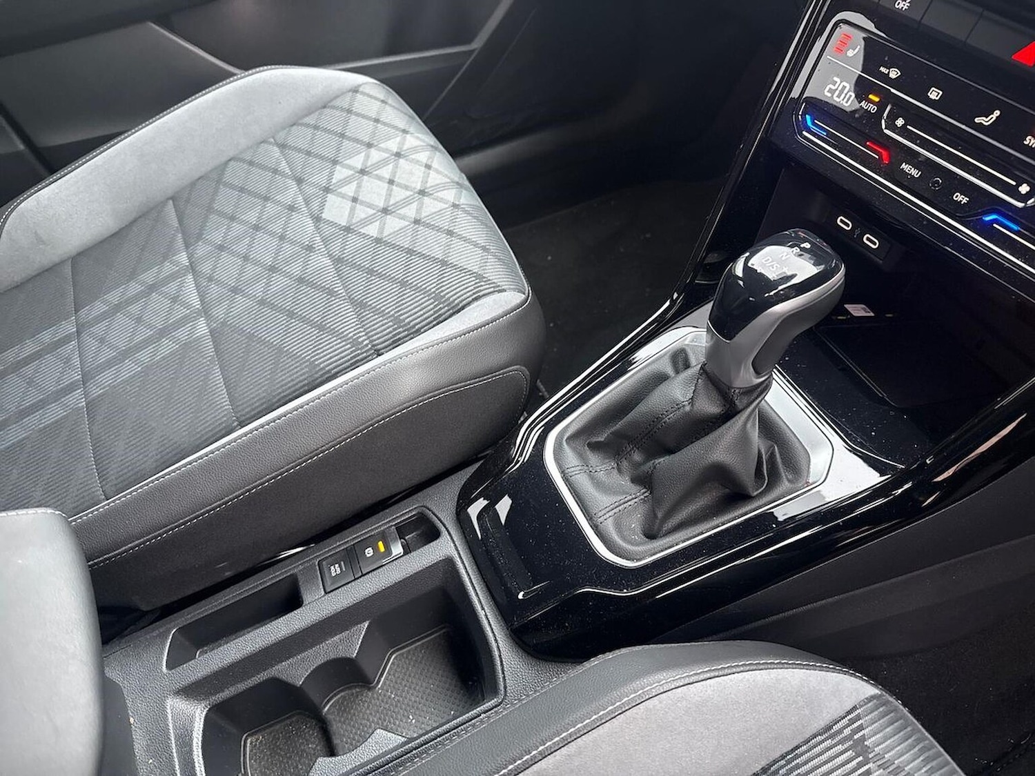 Used Volkswagen T-Roc 2023 for sale - 76287313: Photo 13