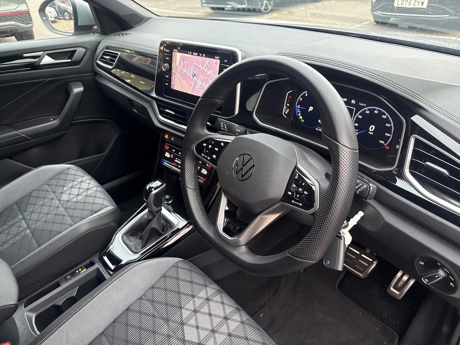 Used Volkswagen T-Roc 2023 for sale - 76287313: Photo 15