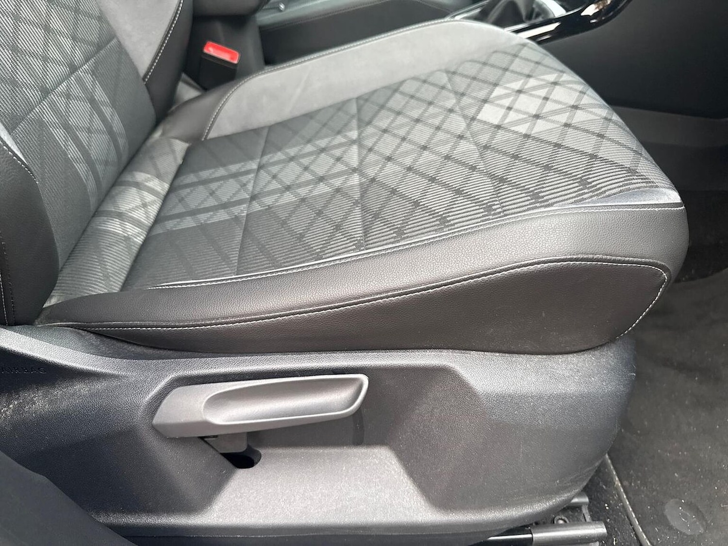 Used Volkswagen T-Roc 2023 for sale - 76287313: Photo 23