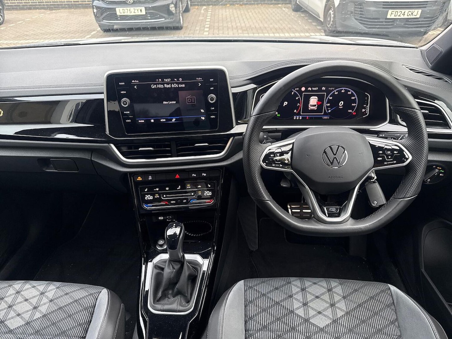 Used Volkswagen T-Roc 2023 for sale - 76287313: Photo 8