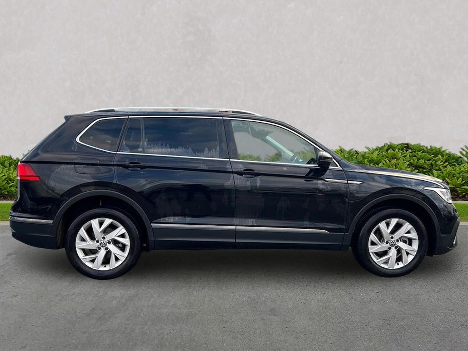Used Volkswagen Tiguan Allspace 2023 for sale - 76947015: Photo 3