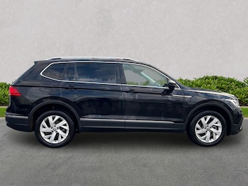 Used Volkswagen Tiguan Allspace 2023 for sale - 76947015: Photo