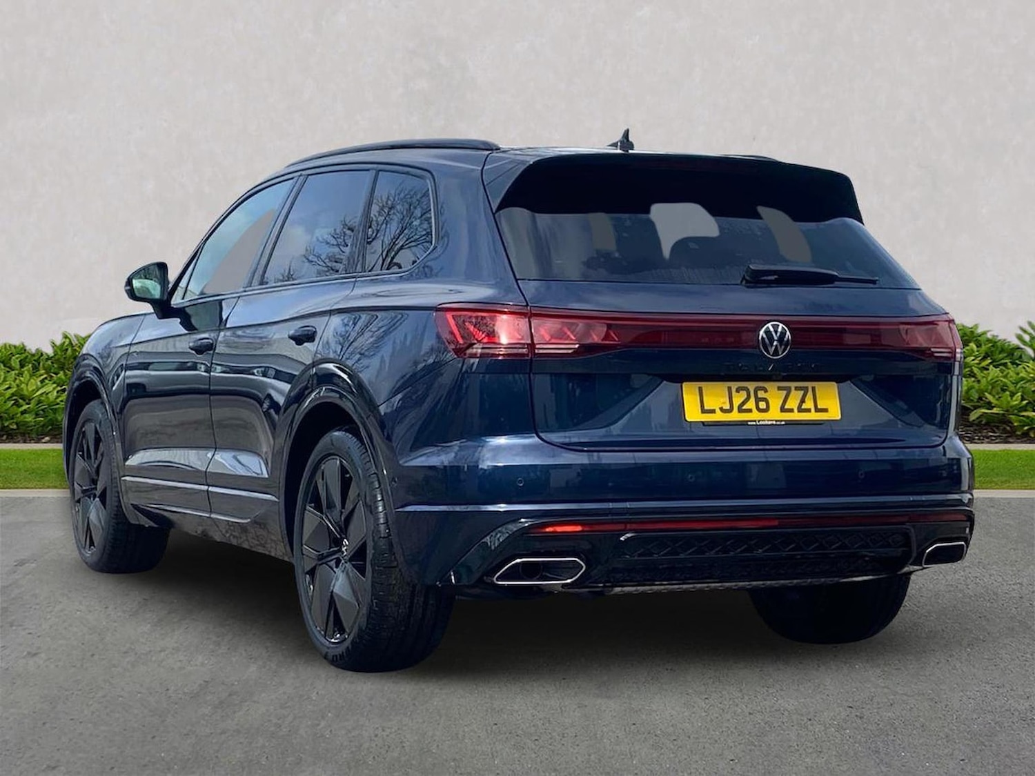 Used Volkswagen Touareg 2026 for sale - 78193839: Photo 2