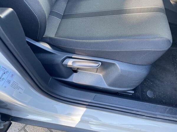 Used Volkswagen T-Roc 2023 for sale - 76016961: Photo 28