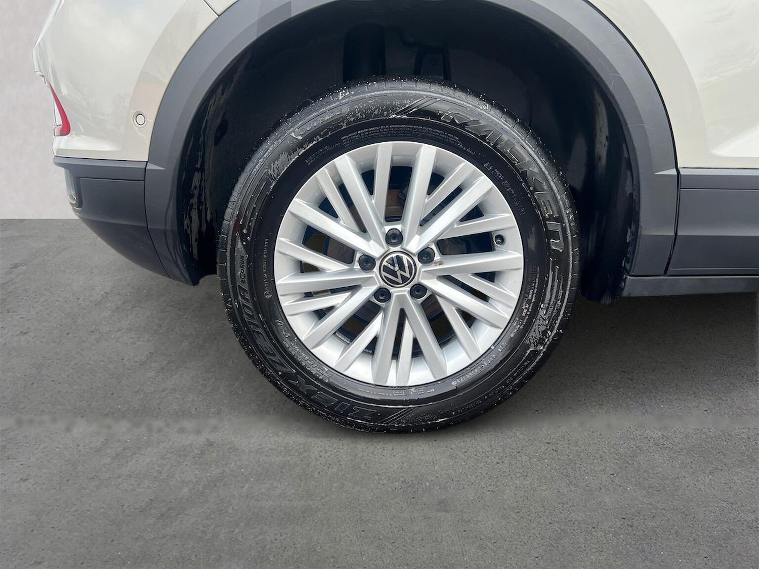 Used Volkswagen T-Roc 2023 for sale - 76518604: Photo 6