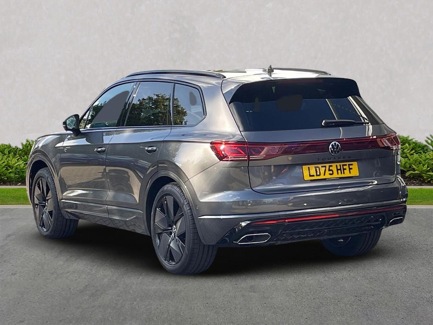 Used Volkswagen Touareg 2025 for sale - 76149621: Photo 2