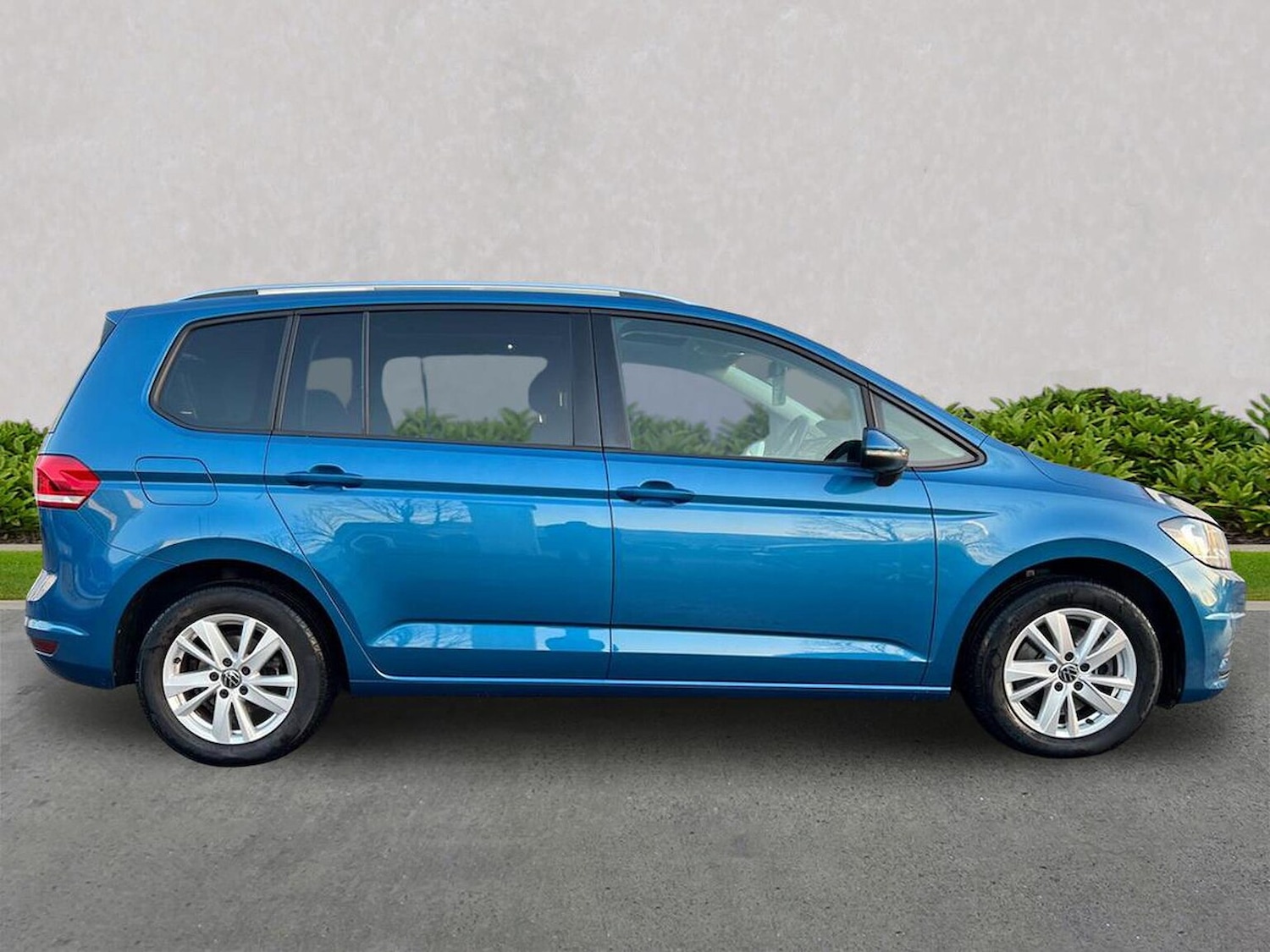 Used Volkswagen Touran 2021 for sale - 76611643: Photo 3