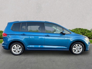Used Volkswagen Touran 2021 for sale - 76611643: Photo