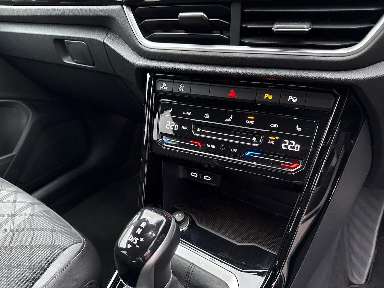 Used Volkswagen T-Roc 2023 for sale - 76455288: Photo 12