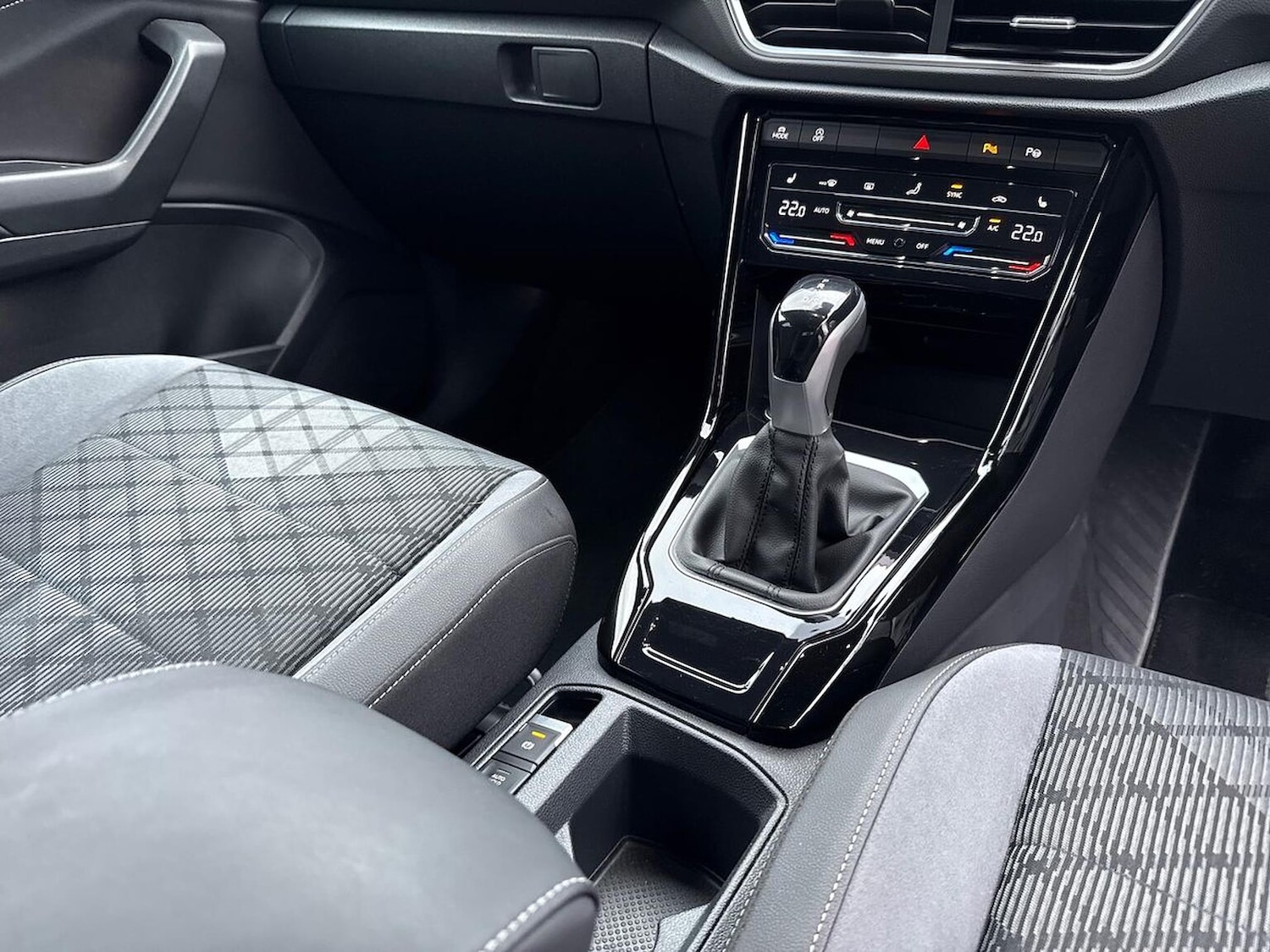 Used Volkswagen T-Roc 2023 for sale - 76455288: Photo 13