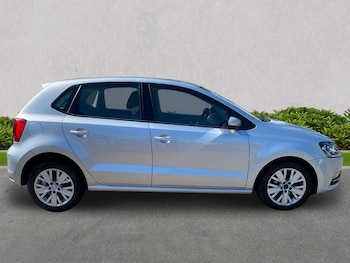 Used Volkswagen Polo 2015 for sale - 78552881: Photo