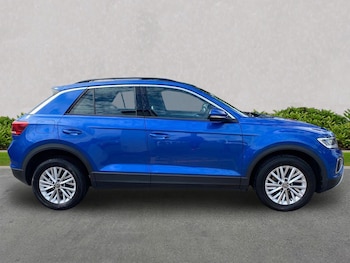 Used Volkswagen T-Roc 2023 for sale - 78903456: Photo