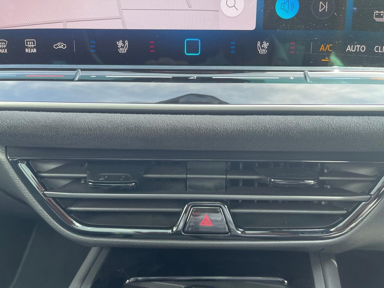 Used Volkswagen Passat 2025 for sale - 76613639: Photo 12