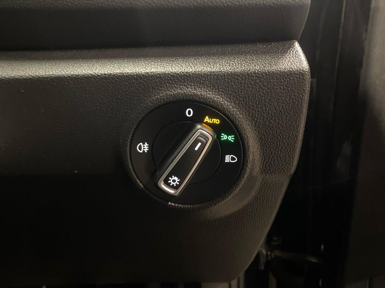 Used Volkswagen T-Roc 2022 for sale - 77023468: Photo 24