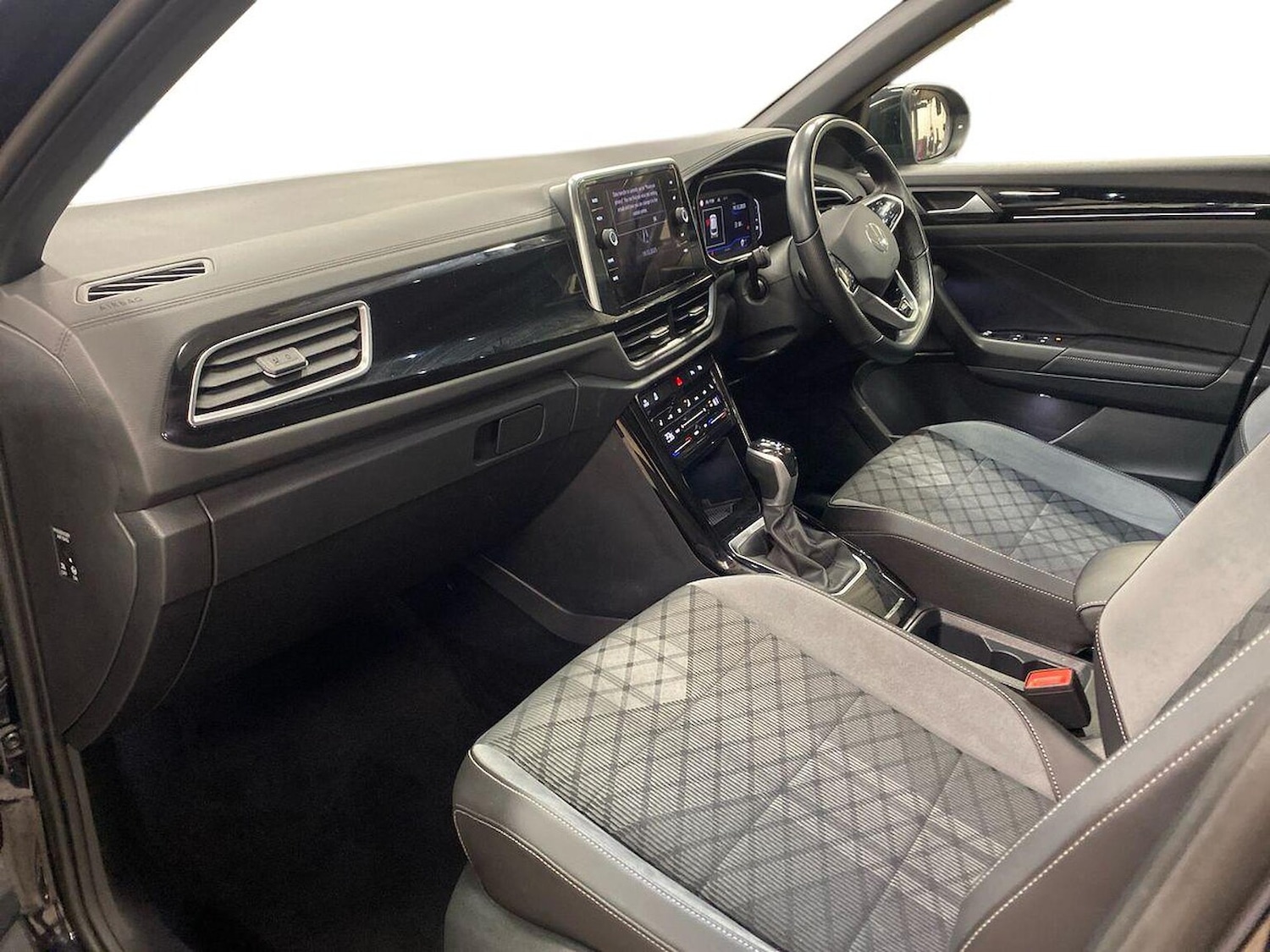 Used Volkswagen T-Roc 2022 for sale - 77023468: Photo 9