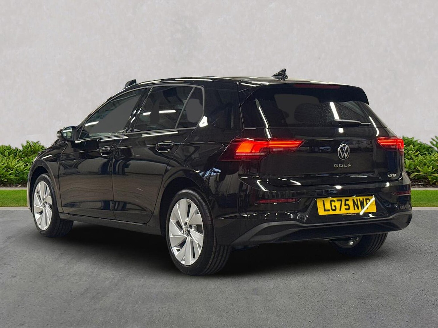 Used Volkswagen Golf 2025 for sale - 76102529: Photo 2