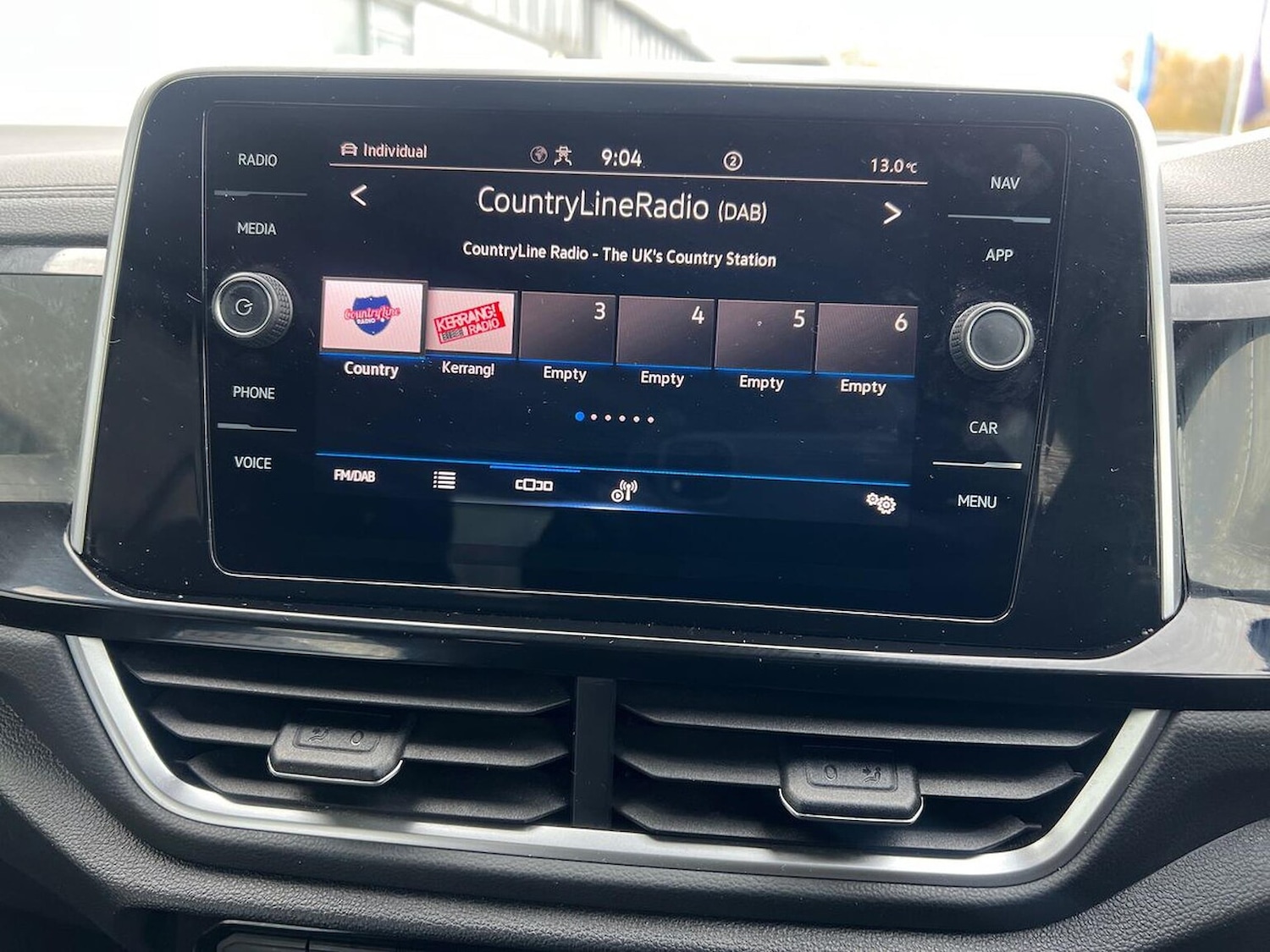 Used Volkswagen T-Roc 2023 for sale - 76449576: Photo 11