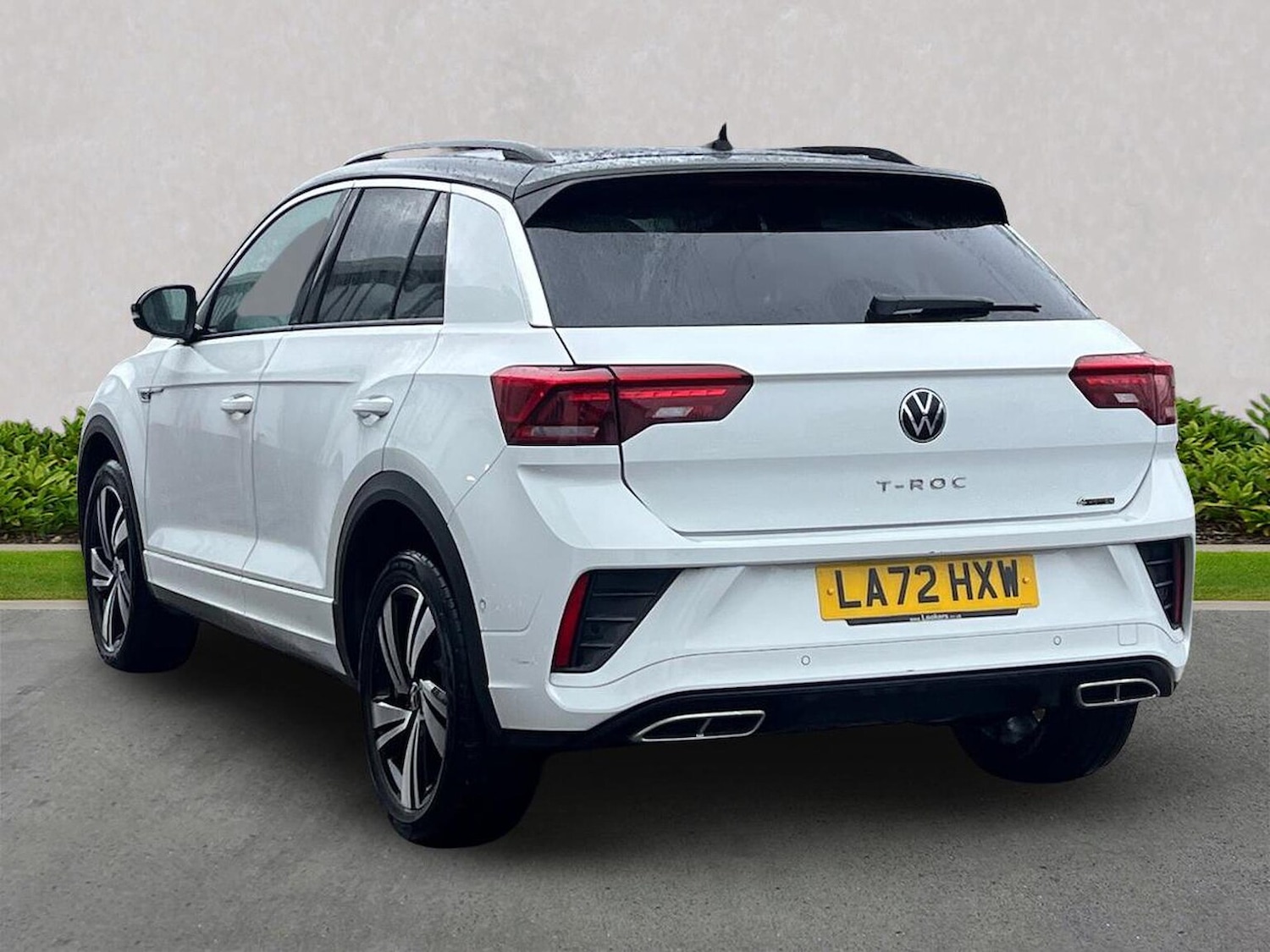 Used Volkswagen T-Roc 2023 for sale - 76449576: Photo 2