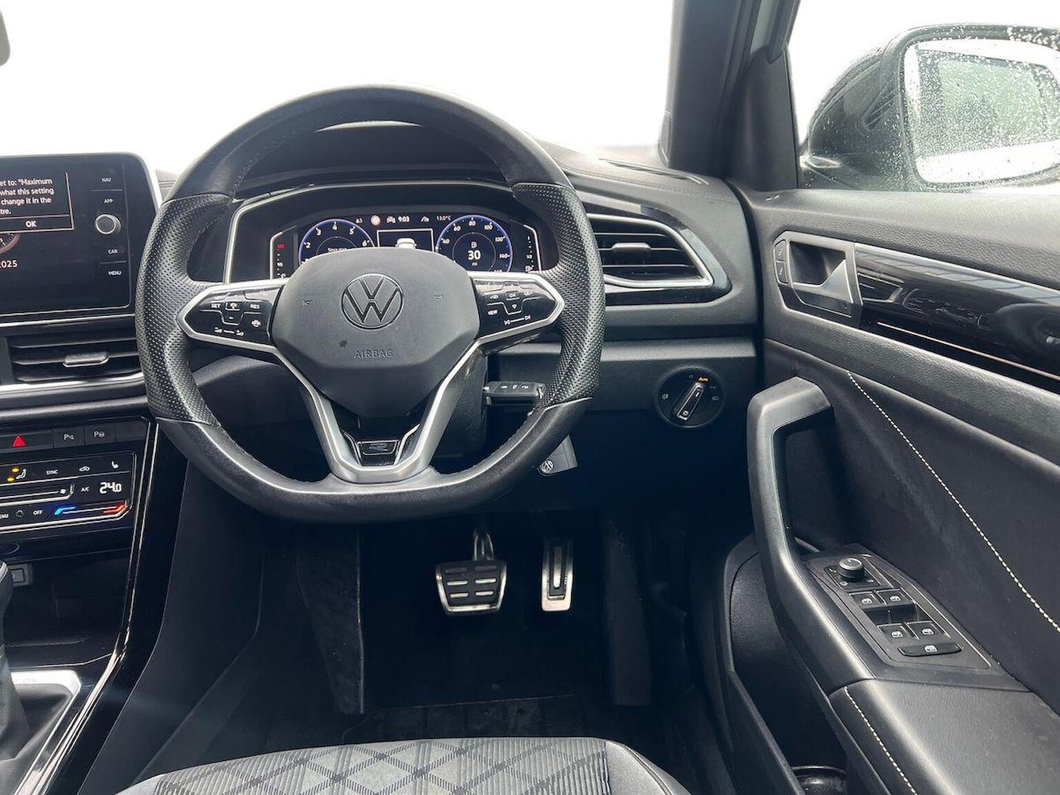 Used Volkswagen T-Roc 2023 for sale - 76449576: Photo 9