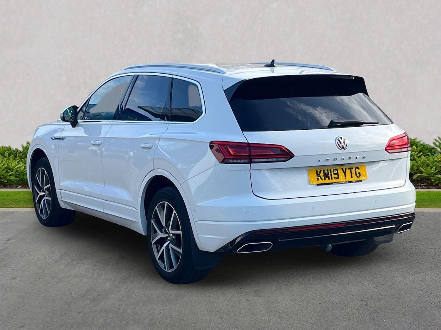 Used Volkswagen Touareg 2019 for sale - 76932275: Photo 2