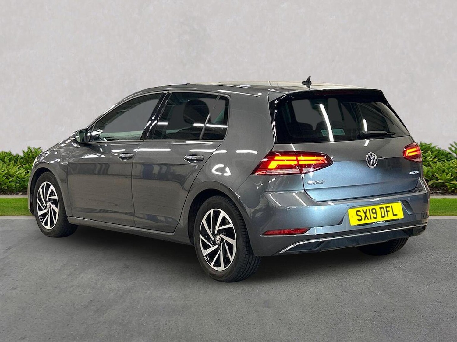 Used Volkswagen Golf 2019 for sale - 76837127: Photo 2