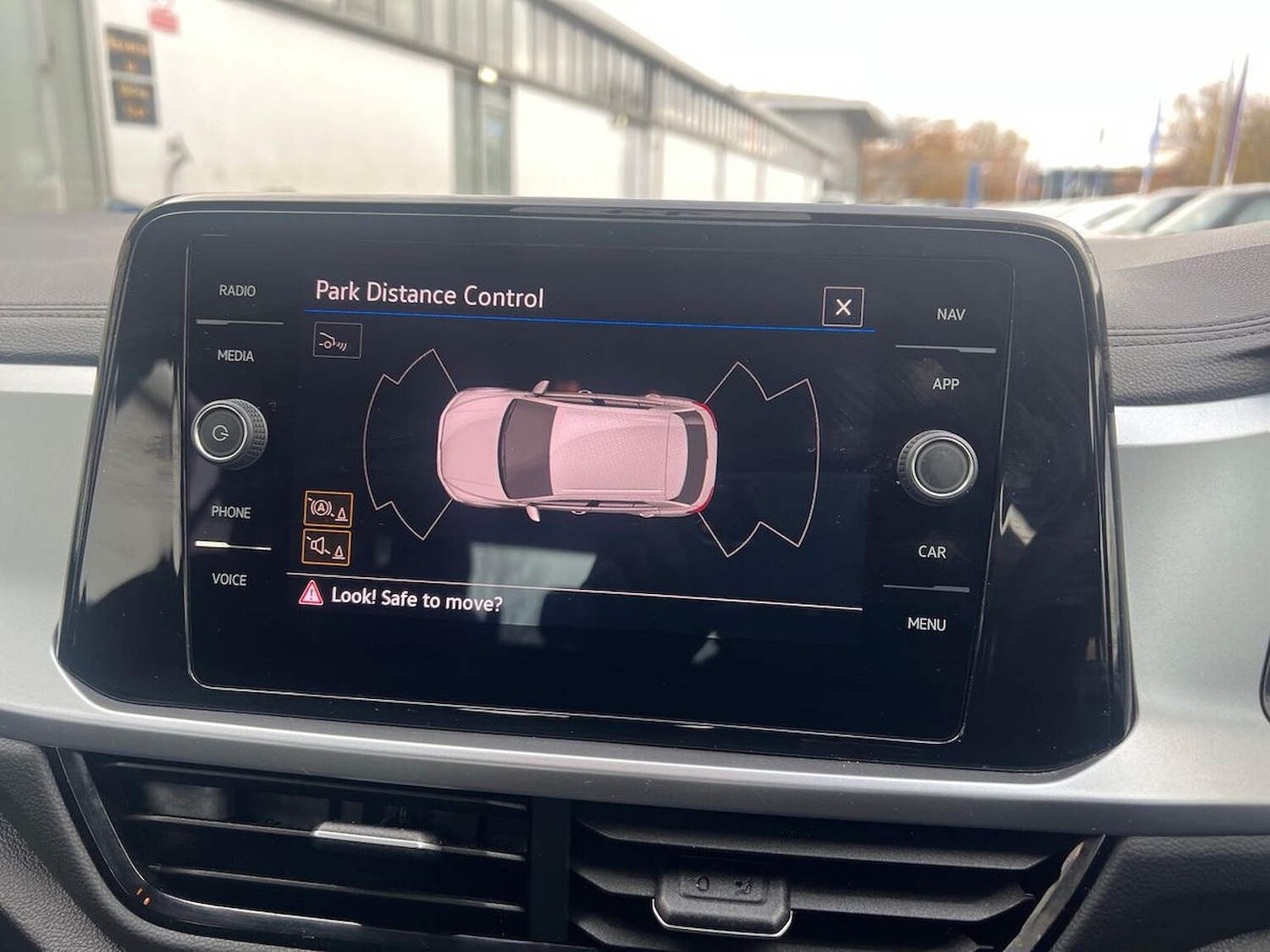 Used Volkswagen T-Roc 2023 for sale - 76770109: Photo 11