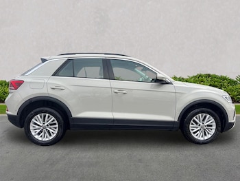 Used Volkswagen T-Roc 2023 for sale - 76770109: Photo