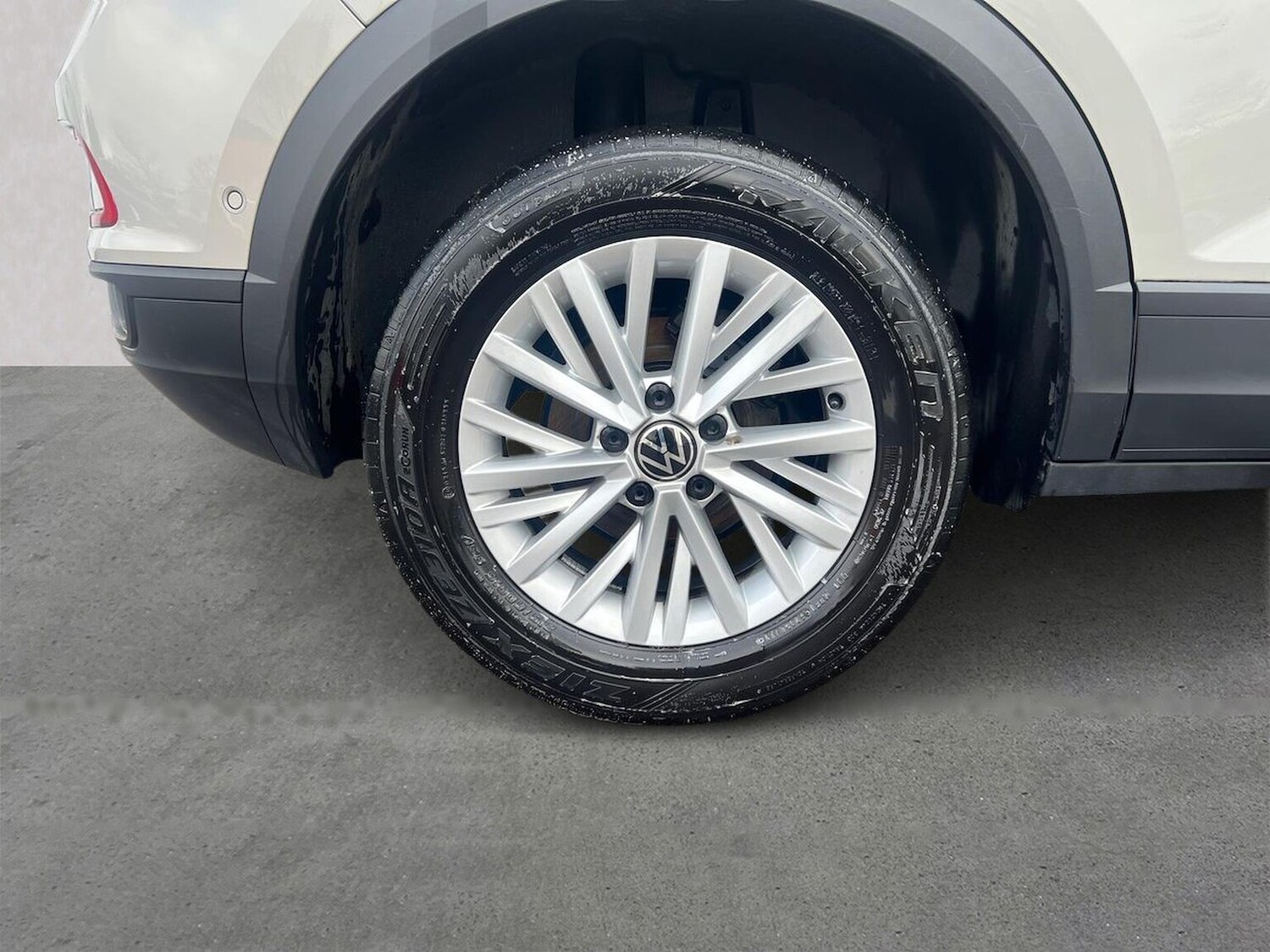 Used Volkswagen T-Roc 2023 for sale - 76770109: Photo 6