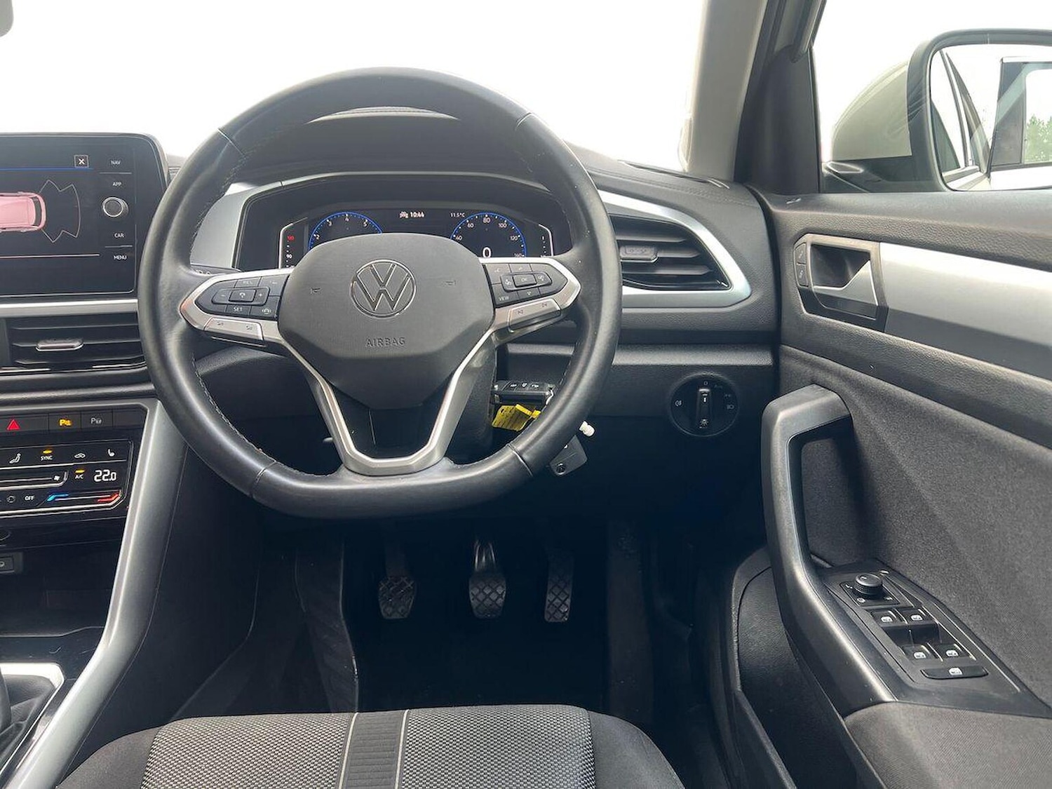 Used Volkswagen T-Roc 2023 for sale - 76770109: Photo 9