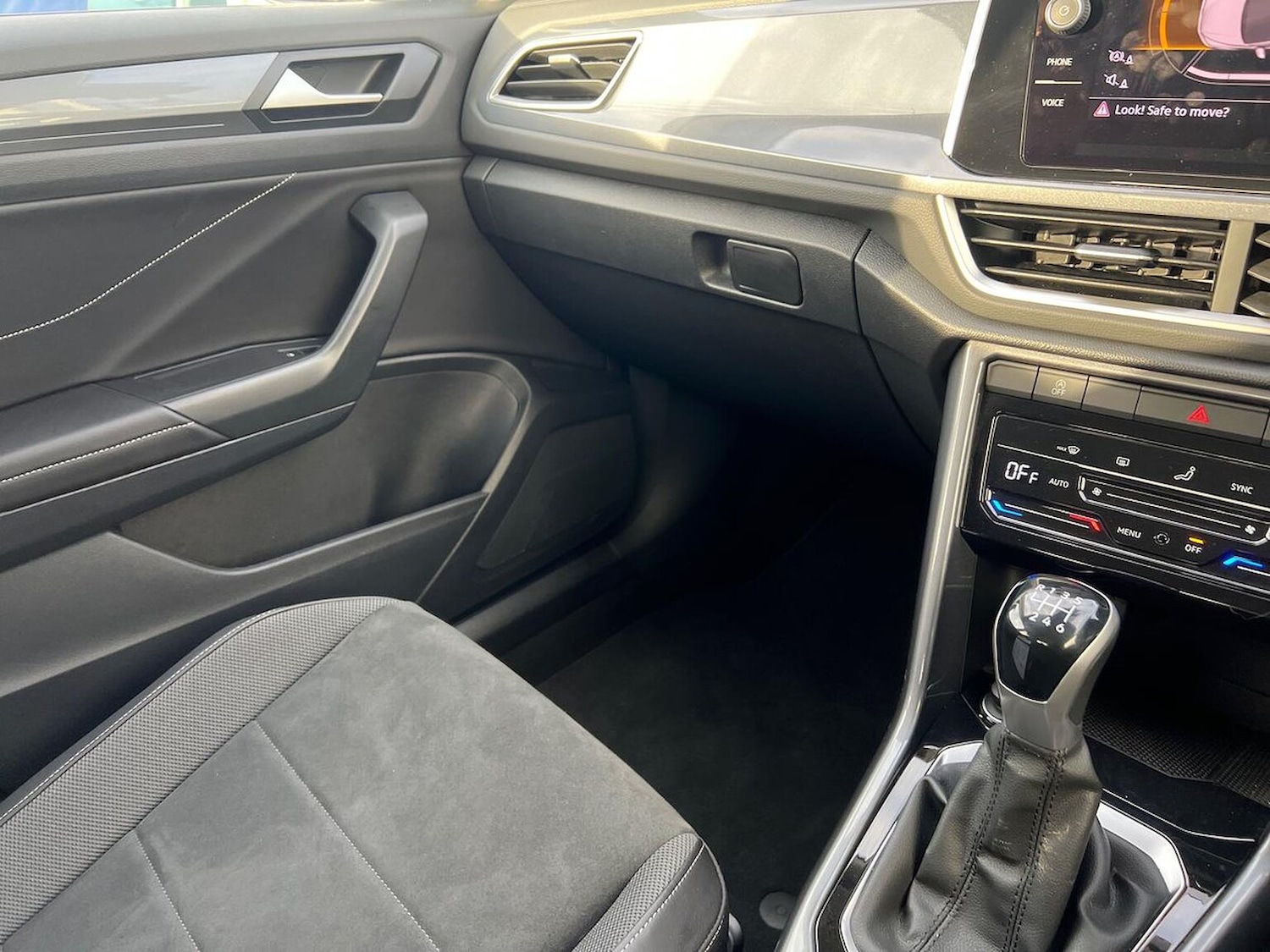 Used Volkswagen T-Roc 2023 for sale - 76471102: Photo 13