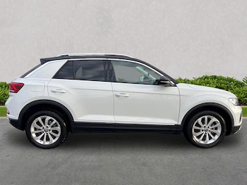 Used Volkswagen T-Roc 2023 for sale - 76471102: Photo