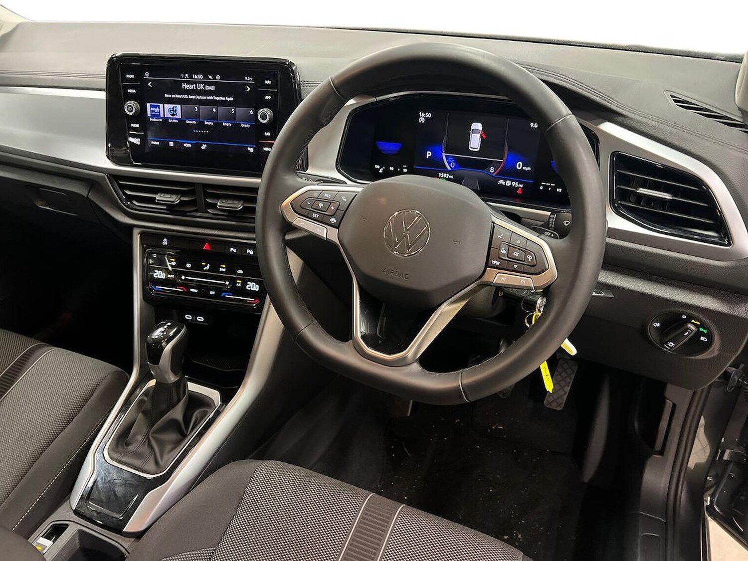 Used Volkswagen T-Roc 2024 for sale - 77023469: Photo 17