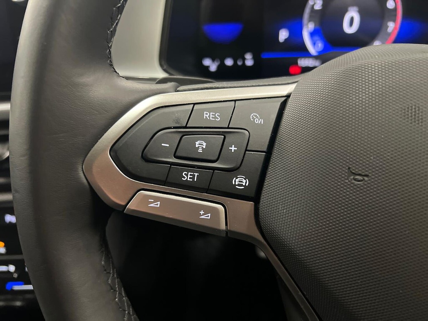 Used Volkswagen T-Roc 2024 for sale - 77023469: Photo 27