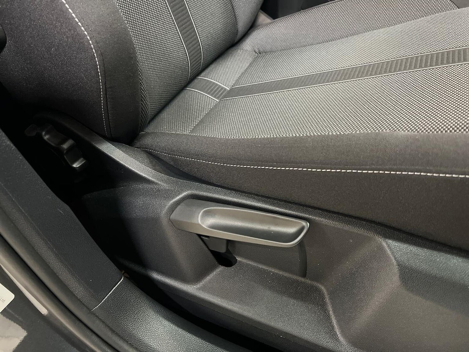 Used Volkswagen T-Roc 2024 for sale - 77023469: Photo 30